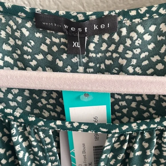 NWT dark green v-neck blouse with long sleeves. - Picture 6 of 8